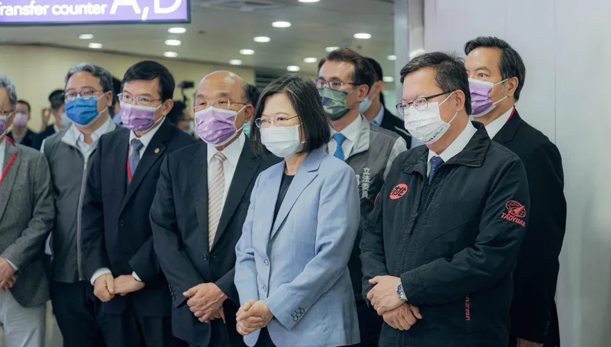 不演了？選前蘇貞昌偕鄭文燦視察桃機  現市長換人竟不邀「超扯理由曝光」