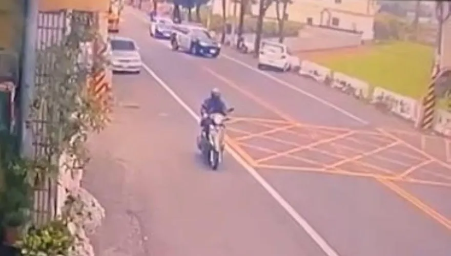 影/雲林男攜毒拒捕還想襲警！追捕自撞護欄…遭警轟1槍就範