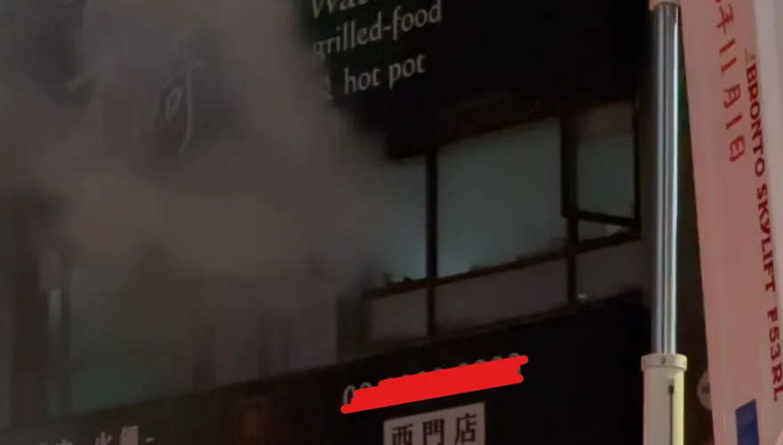 快訊／跨年夜台北西門町竄大火！現場濃煙密布　大批民眾圍觀