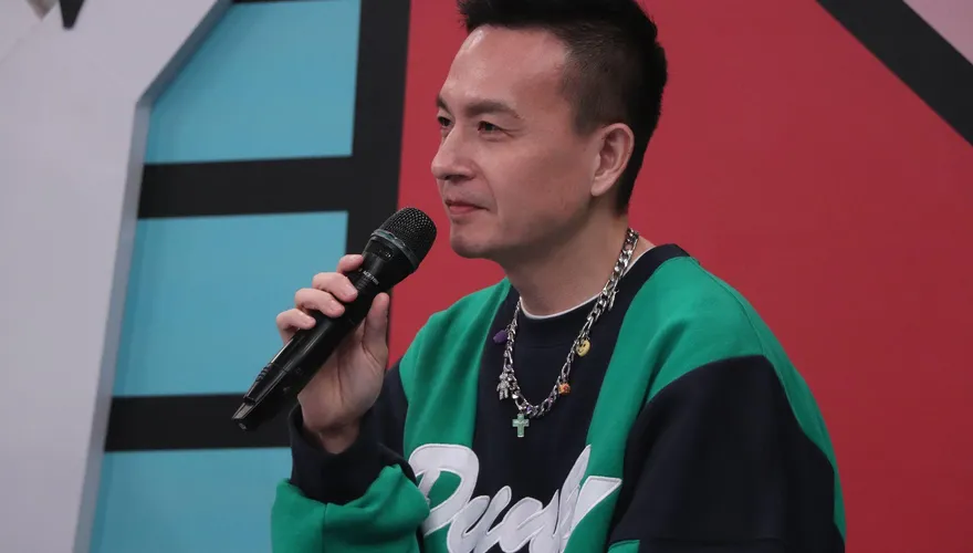 啦啦隊女神允諾陪過年！　小鐘私訊她　竟得到這答案