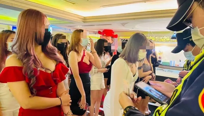 40位爆乳妹等無人客？高雄警元旦假期擴大臨檢　酒店竟大量「空檯」生意清淡