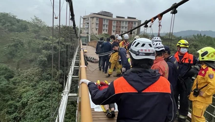 元旦連假驚傳噩耗！高雄男大生墜落校內吊橋身亡