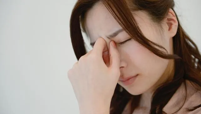 眼睛莫名發炎紅腫刺痛　醫警「此物」開啟時不要共處一室！