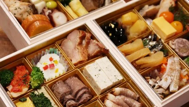 新的一年怎還沒瘦？營養師列「5個壞習慣」邊吃飯邊工作恐過量攝食！