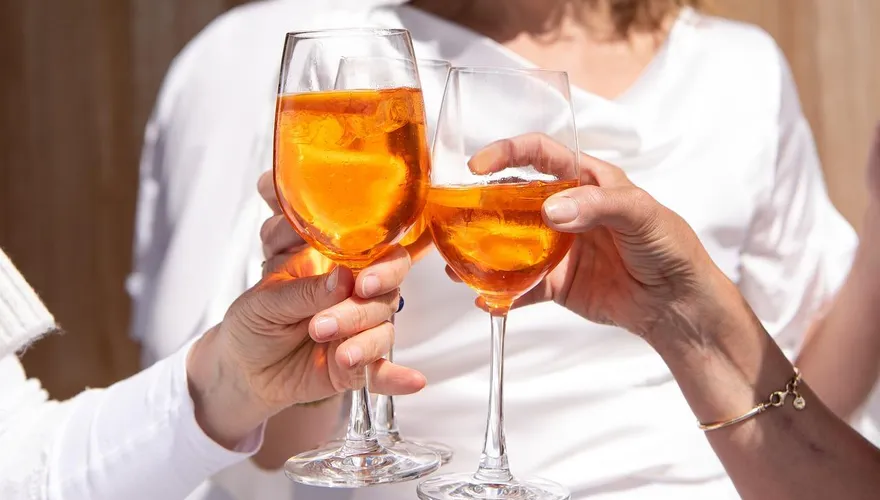 只小酌也傷肝！每天5杯酒「罹癌風險增37%」　會臉紅更不能喝