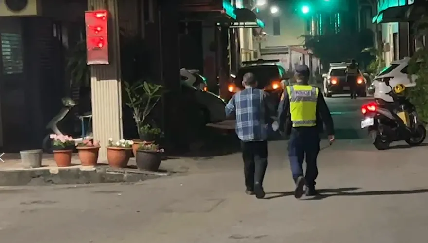 影/為了17萬縱火！51歲男子投資失利　跑到介紹人家放火洩恨