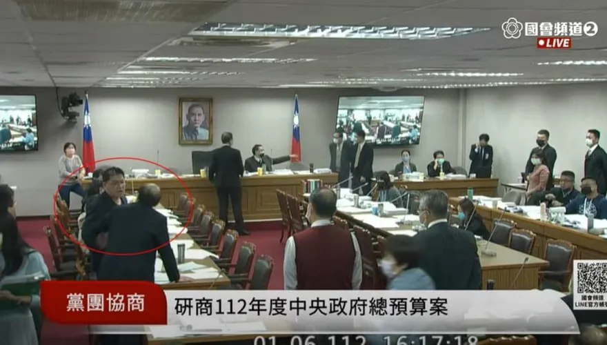 直播中飆罵柯建銘「X」　立委邱顯智致歉了「為社會帶來不好的示範」