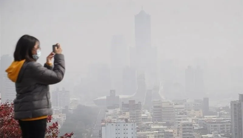 口罩戴好！7日境外污染物入台「空氣品質超差」　北中南皆亮橘燈