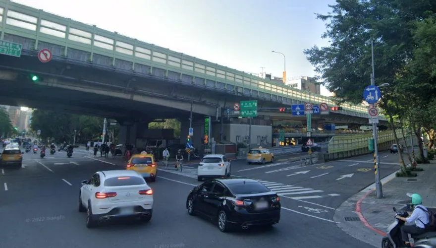 台灣「行人地獄」連戰鬥民族也害怕！歐洲各國警語一次看　網怒：交通部繼續裝死