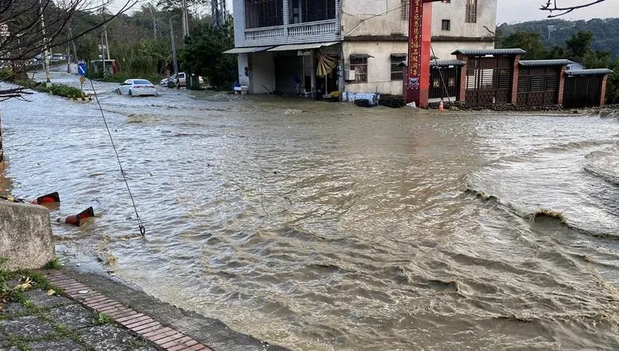 桃園龍潭抽水站爆管！大水沖入民宅水深沒腳踝　「逾33萬戶停水」恢復時間出爐