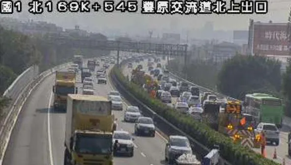 快訊/7車失控追撞…國1南下連環車禍！回堵2K塞爆