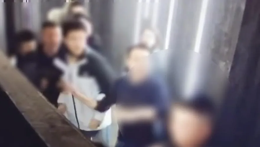 招待所鬥毆！酒後走廊擦身而過互看不爽　持酒瓶、空氣槍互毆全遭逮