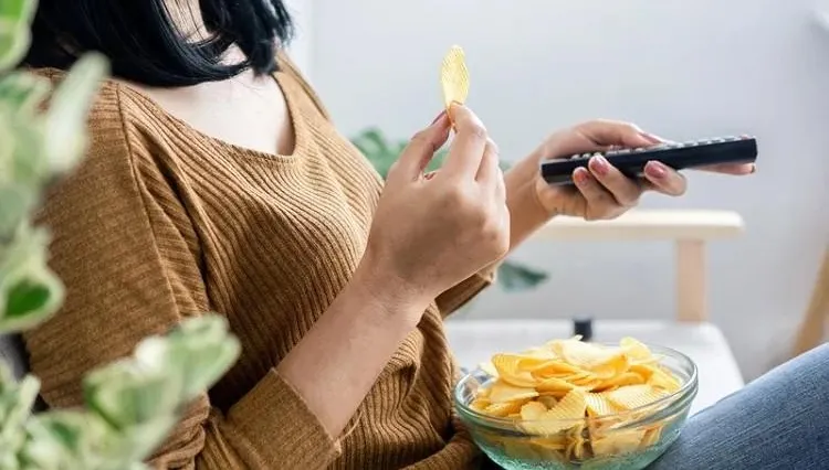 年節零食吃太多小心熱量超標！ 營養師：4顆花生糖的熱量要跑40分鐘才消耗