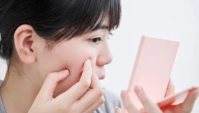 50歲女時常眼睛乾、長針眼竟是「這病」！醫：需手術！人工淚液不是長期辦法