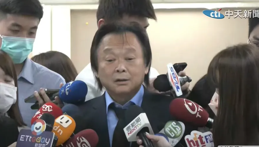 影/王世堅怒轟蘇貞昌發現金拖拖拉拉　「你前天下台吳怡農昨天就當選！」