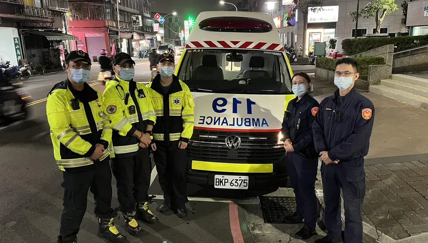 新莊男突倒地命危！新配備「電動骨針」建功…5警消接力搶回一命