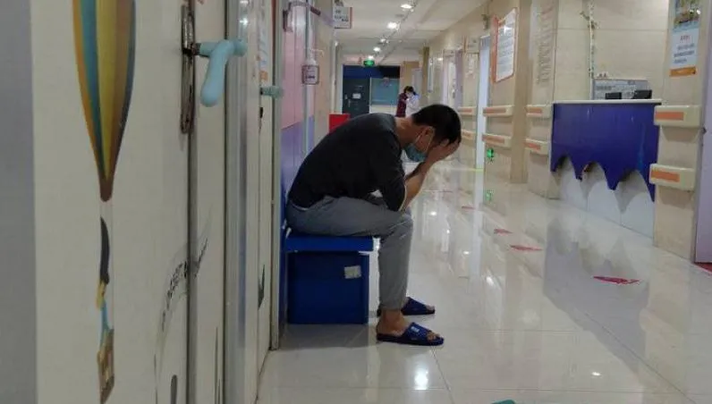 3歲童反覆嘔吐發燒竟罹兒童癌王　龐大醫藥費爸媽崩潰