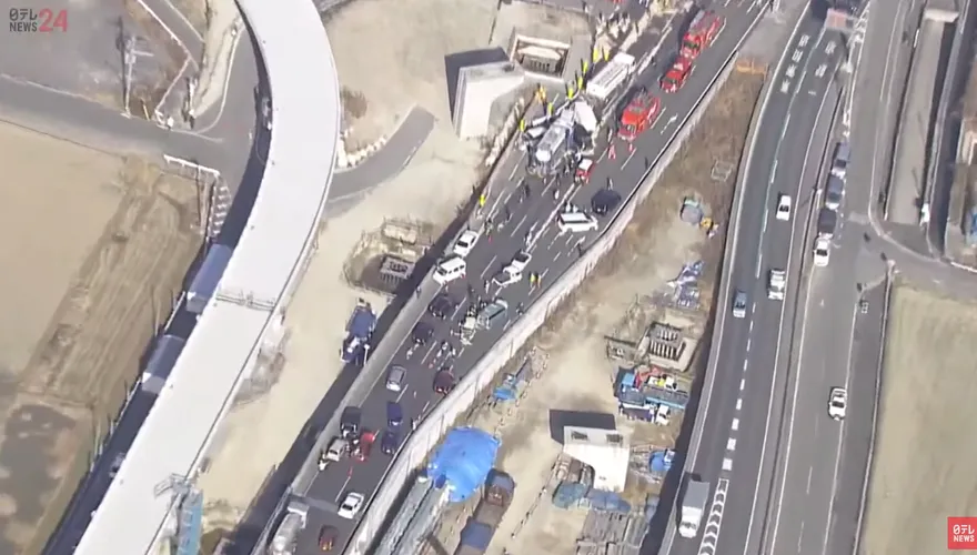 影/日本京都高速公路傳重大車禍　19車連環追撞至少10人受傷
