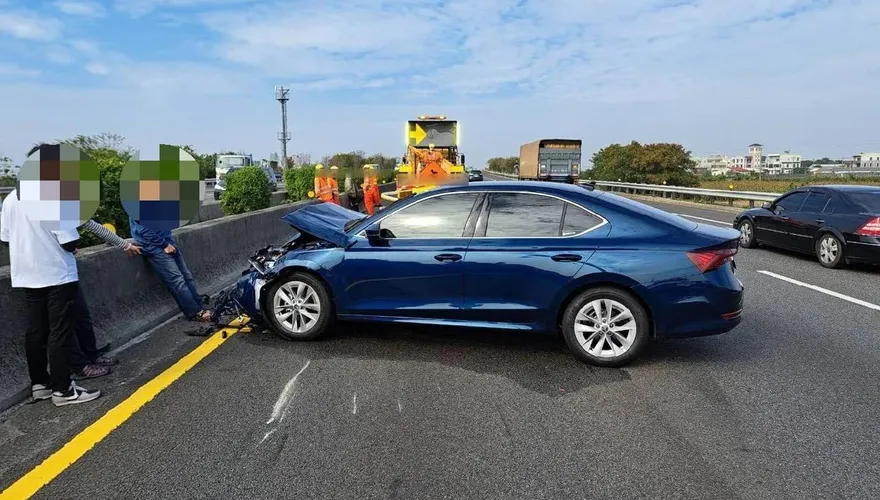 輔助駕駛系統又出包！男買新車開啟它　發現前方有緩撞車來不及解除慘追撞