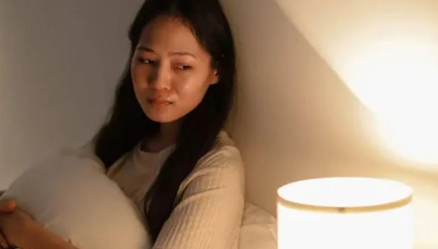 重男輕女！頂大妹沒錢回家卻得「發紅包給弟弟」　冷血媽一句話氣暈網友