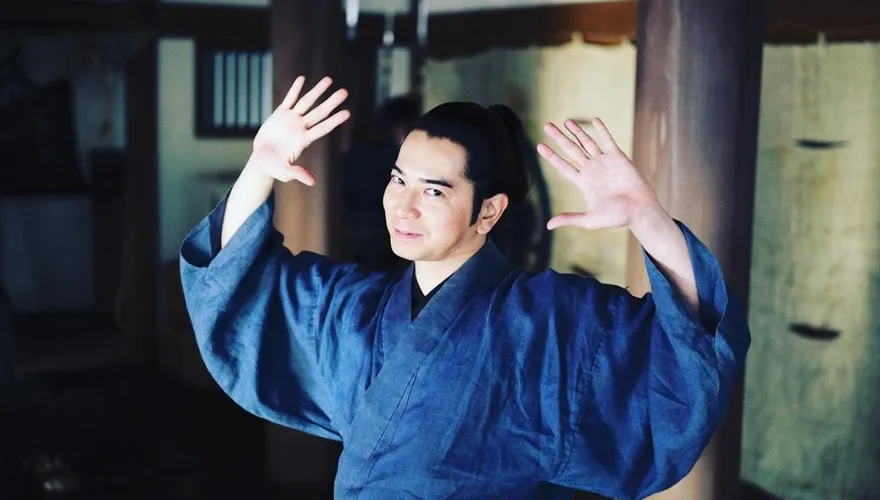 「嵐」松本潤回歸日劇！首集笑翻網「根本被整」　他一句話上熱搜：台詞很糟糕