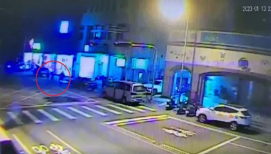 影/台中街頭槍響影像曝光！兄弟檔臀、腿各被轟1槍…槍手凌晨落網