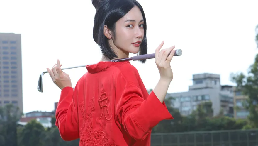 影/宜蘭囝仔專屬的春節浪漫　「果嶺火紅兔」姚祐琳拜廟啖平安粥