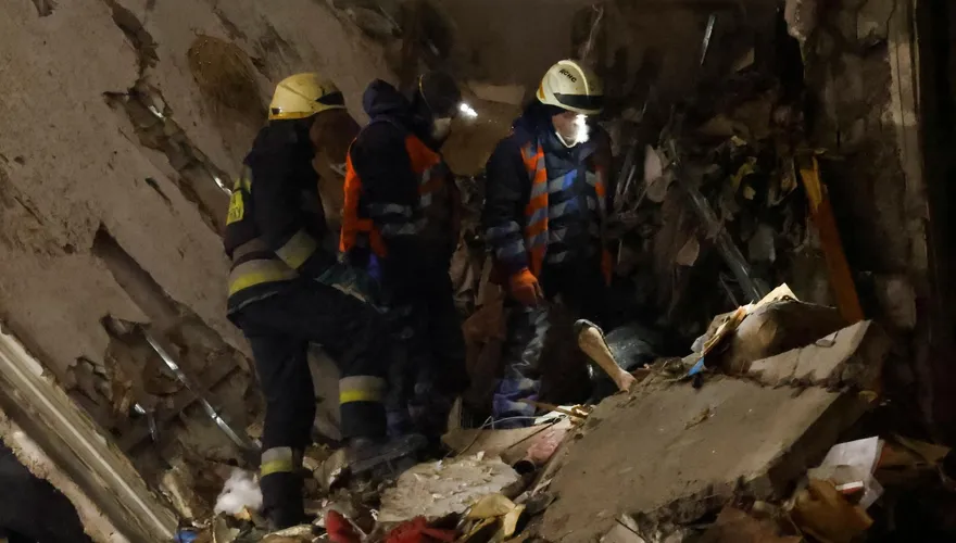 影/烏東第聶伯羅大樓遭炸死者增至14人　澤倫斯基沉痛呼籲西方國家持續軍援烏克蘭