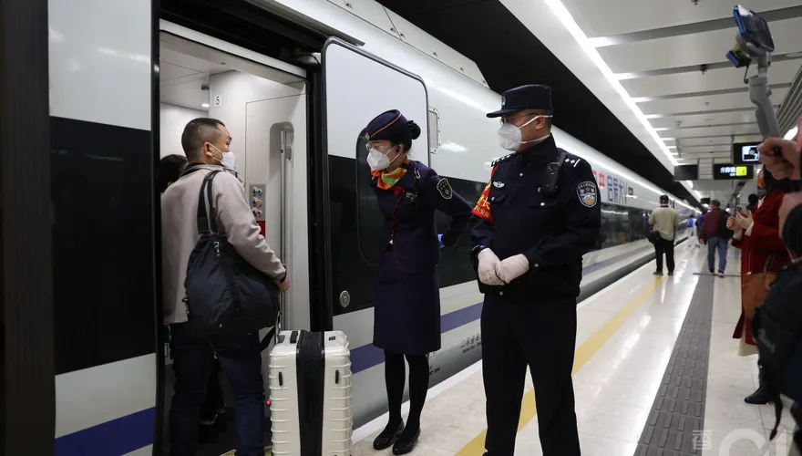 闊別３年！陸港高鐵復駛　深圳遊客：當天來回爽玩「迪士尼＋海洋公園」