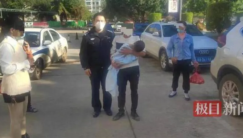 2歲童離奇失蹤3日終尋獲！人躺草叢僅著上衣...胯下驚見「詭異燒傷」