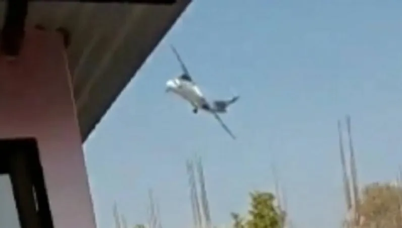 影/奇蹟出現！尼泊爾客機墜毀「發現倖存者」　當地官員：已送醫治療