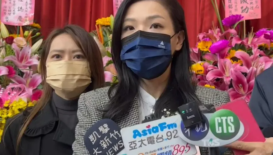 影／行政處長熱吻174cm已婚女名模還帶回宿舍狂嗨！高虹安說話了