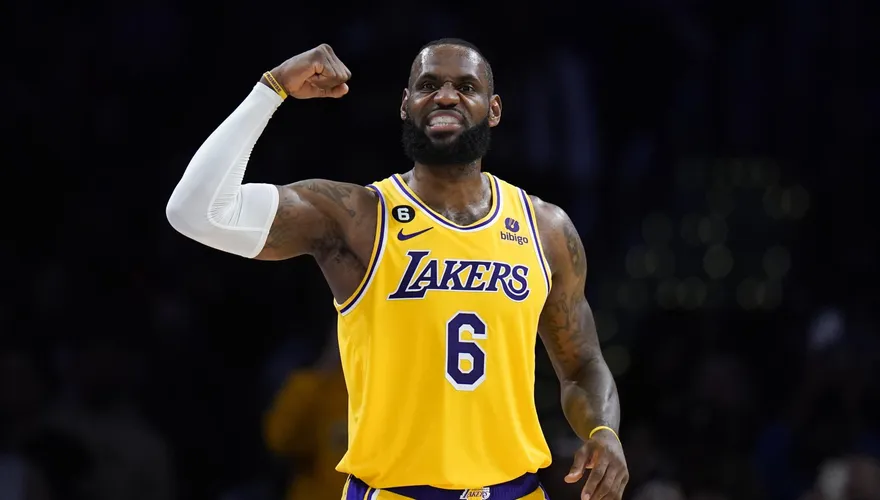 影/詹皇奮身拿48分率隊奪勝！湖人火箭爛隊交鋒　巴克利嗆：像2個醜女在打架