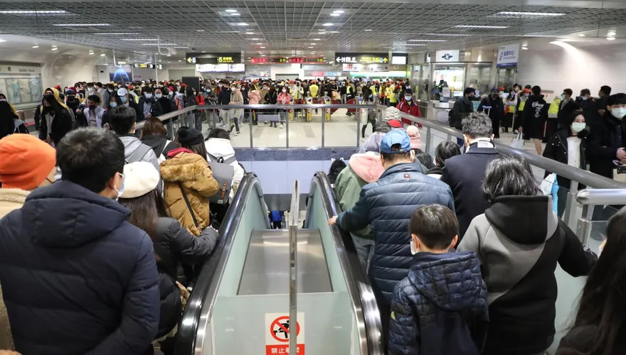 快訊/北捷18：45啟動人流管制　每4列車1班過站不停國父紀念館站