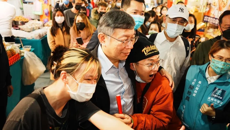 總統民調仍居第3！柯文哲南下拜年笑回：認真做就好不然要怎樣