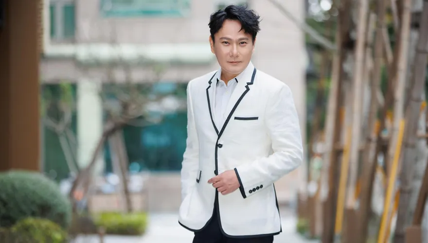 疫情干擾！張信哲少演出20場損失千萬  洩演唱會彩排險被鐵球、LED屏幕砸頭