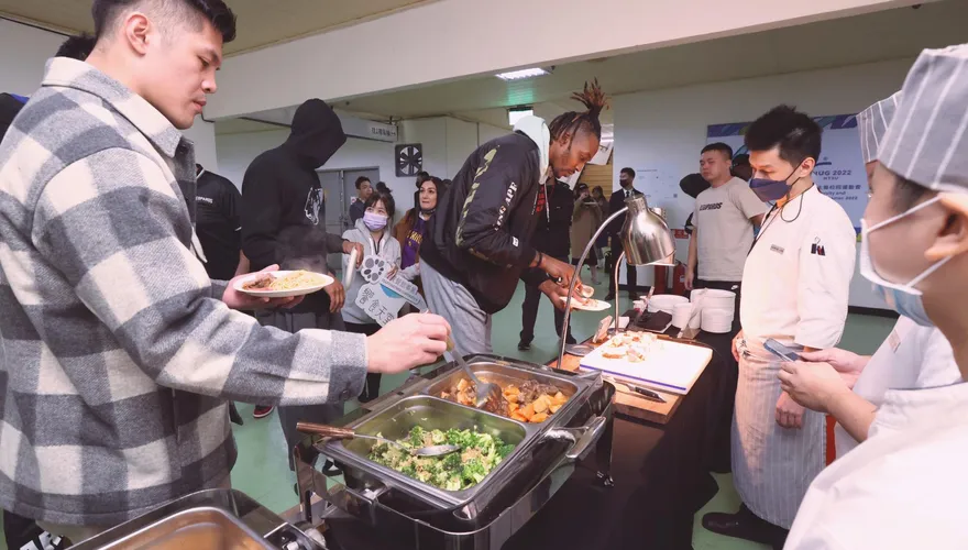 魔獸超愛炒飯！專業Buffet進駐雲豹主場　看球兼顧色香味