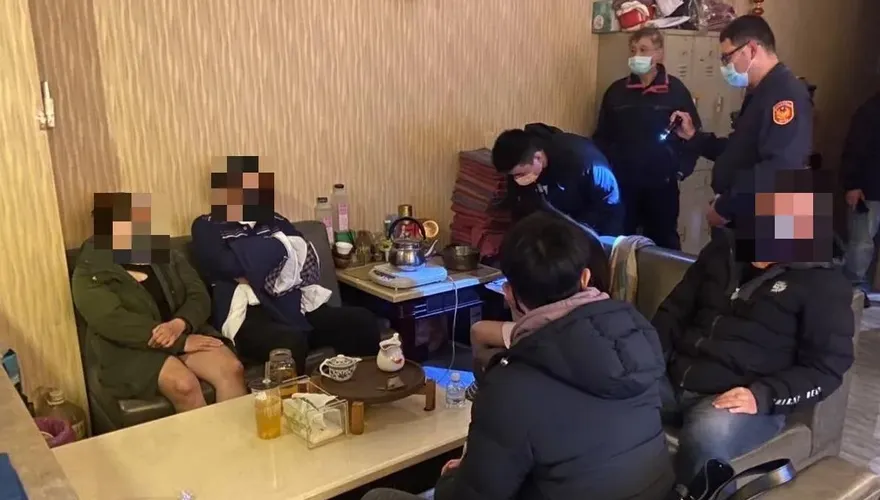 老當益壯？台南警臨檢養生館　破門赫見越南妹挺「長輩」幫7旬翁「保養」