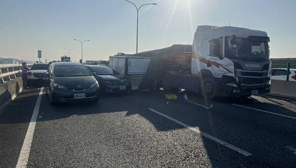 快訊/台中台74線28k傳嚴重車禍！多輛車連環撞　車道封閉5人送醫