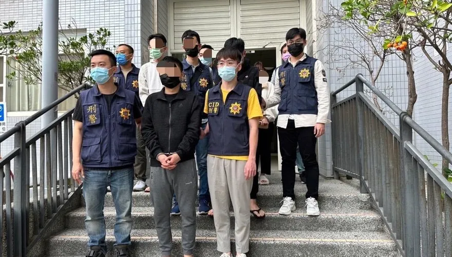 影/詐團租豪宅當大本營兼水房洗錢　高雄警攻堅逮4嫌起出210萬贓款