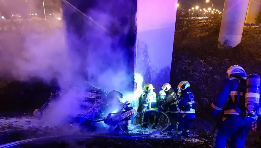影/除夕開車勿搶快！台中交流道1男飛撞出圍籬　「慘燒淪焦屍」