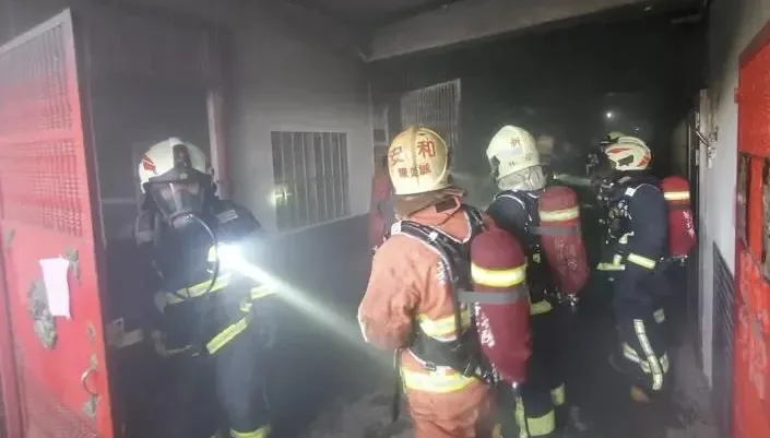 新店公寓火警住警器幫大忙　住戶及時逃出送醫無大礙