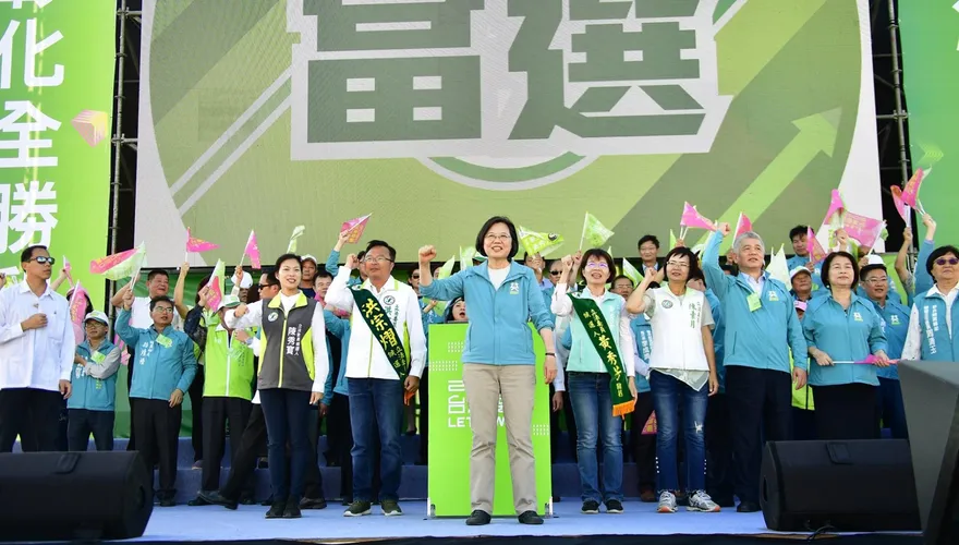 蔡政府「假面」挺香港被踢爆！網怒轟：騙四年、巄系假