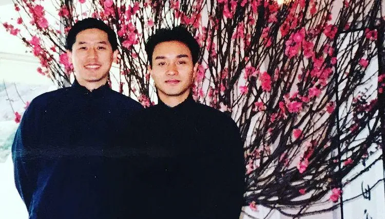 唐鶴德曬「張國榮甜蜜合影」慶春節！粉絲揪「同框藏這巧思」感慨：心情收不住