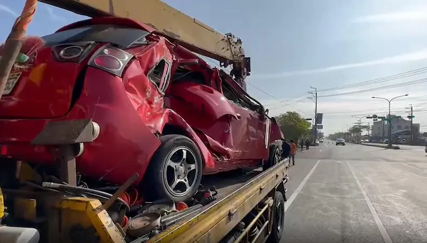 快訊/毒駕撞死彰化警！肇事車輛翻覆全毀側門凹　毒蟲噴飛車外重傷送醫