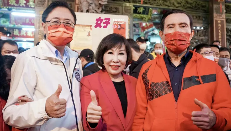 馬英九+張善政人氣有多夯！發福袋「大排長龍」畫面太震撼