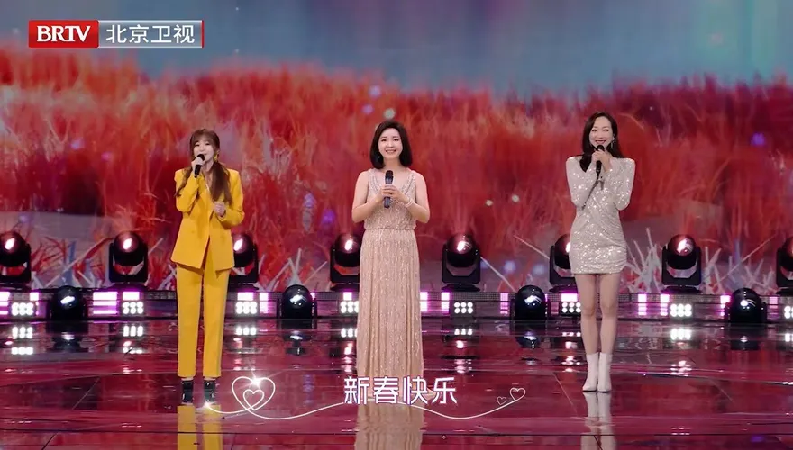 王心凌登北京春晚甜唱〈愛你〉！下秒驚見「鄧麗君驚喜現身」衝微博熱搜冠軍