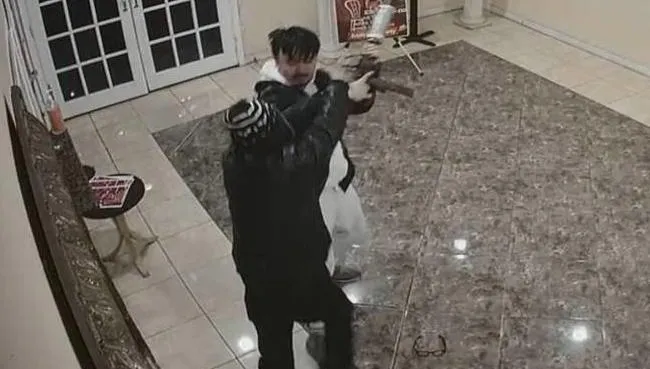 加州「小台北」槍擊案擊退兇嫌英雄是他！26歲男僅花40秒讓槍手「滾出去」
