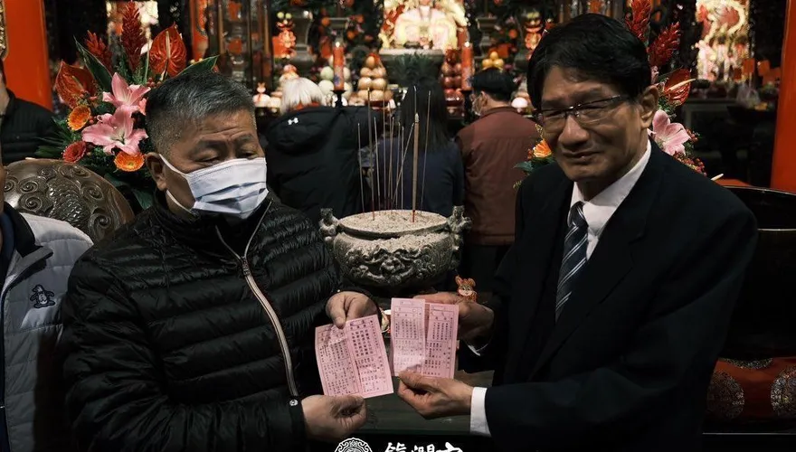 影/大甲鎮瀾宮抽出國運中上籤「薛仁貴救駕」　顏清標：要很拚 合作就會成功