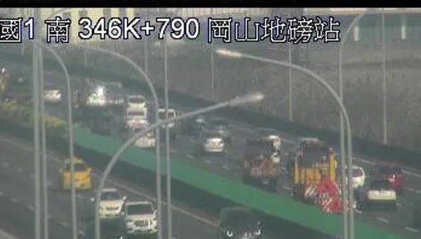 快訊/初四走春請改道！　國1北向岡山段「2車追撞」回堵3km